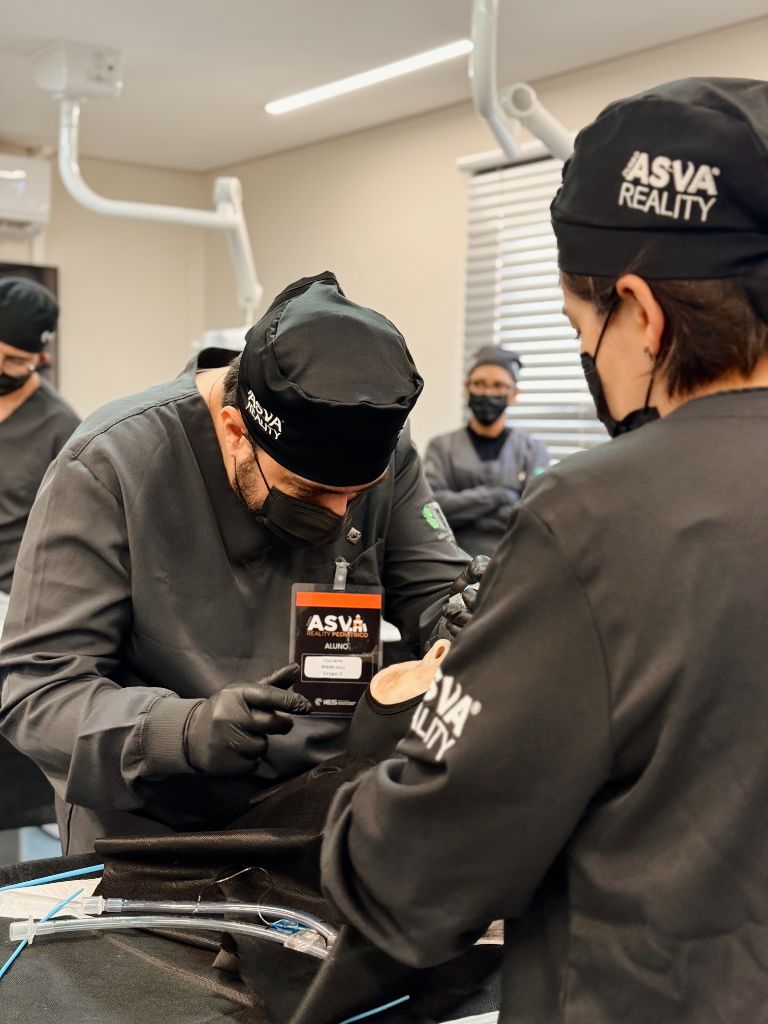 Alunos com crachá ASVA Reality Pediátrico